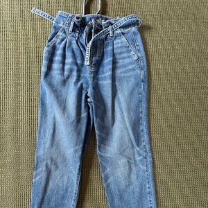 Hollister mom jeans worn once. Size 26W